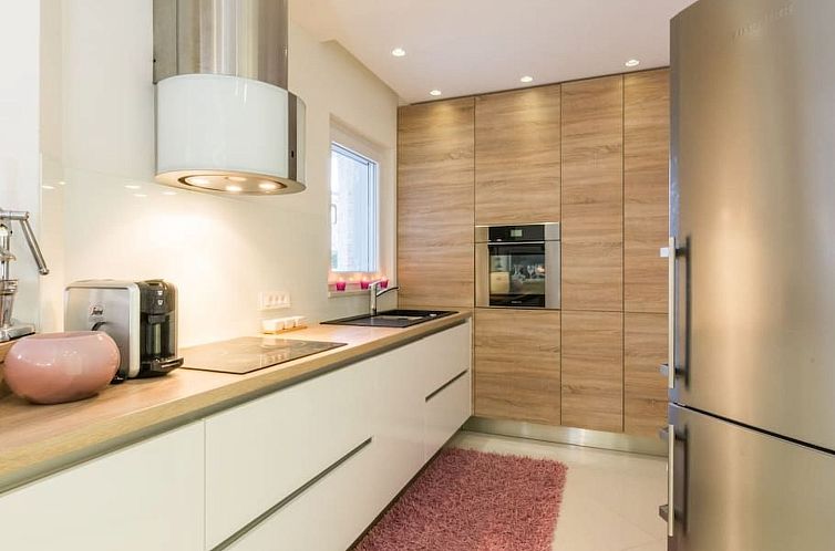 Vakantiehuis Luxuriöse Villa White Rose mit Pool in der Nä