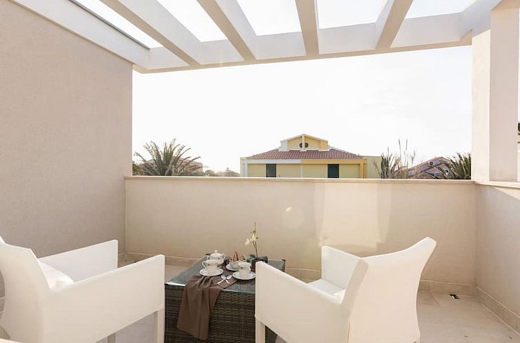 Vakantiehuis Luxuriöse Villa White Rose mit Pool in der Nä