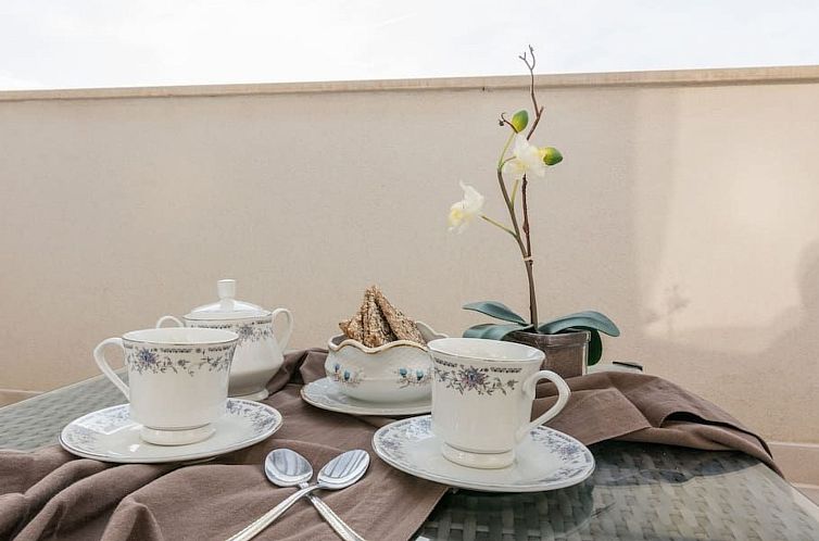Vakantiehuis Luxuriöse Villa White Rose mit Pool in der Nä