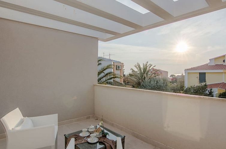 Vakantiehuis Luxuriöse Villa White Rose mit Pool in der Nä