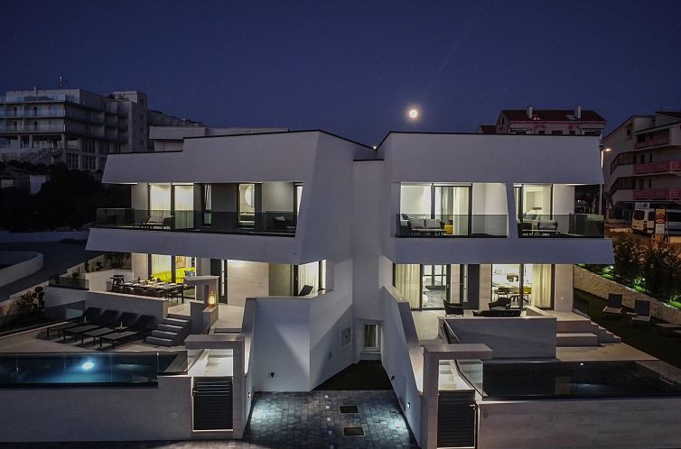 Vakantiehuis Luxusvilla Travera mit privatem Pool und Jacuzz