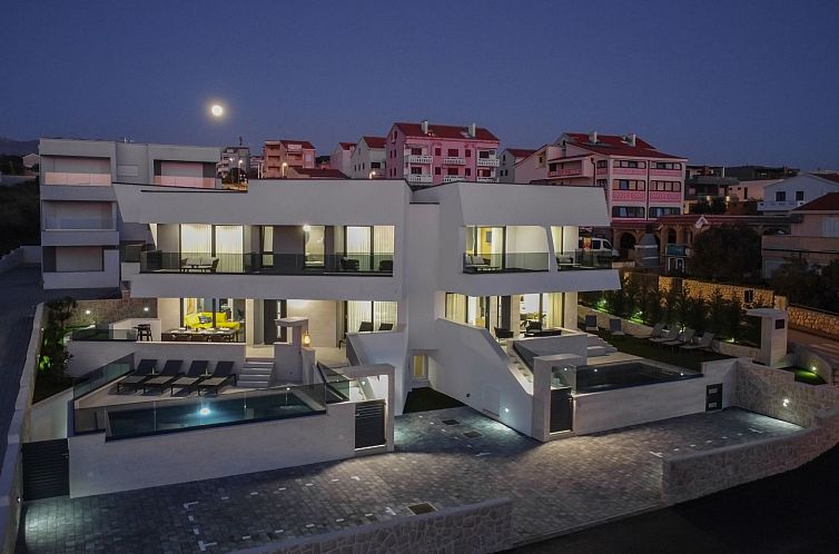 Vakantiehuis Luxusvilla Travera mit privatem Pool und Jacuzz