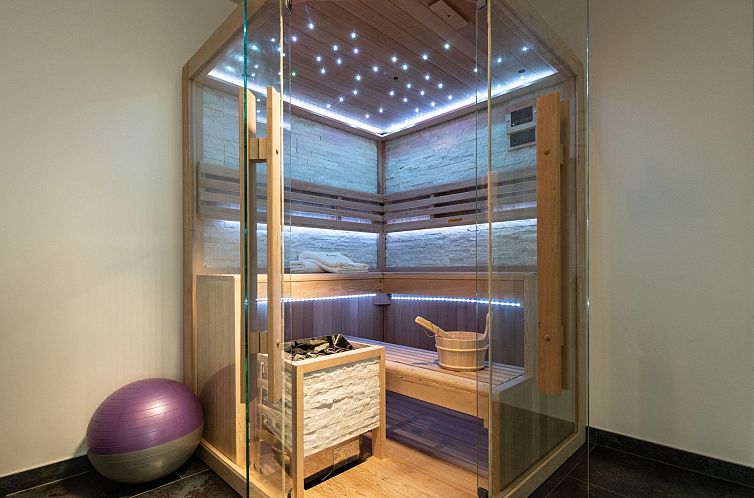 Vakantiehuis Luxusvilla Travera mit privatem Pool und Jacuzz