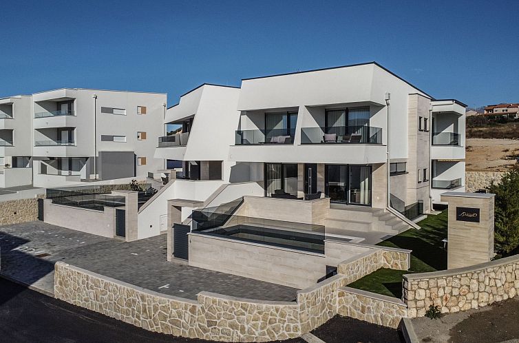 Vakantiehuis Luxusvilla Travera mit privatem Pool und Jacuzz