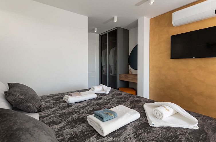 Vakantiehuis Luxusvilla Travera mit privatem Pool und Jacuzz