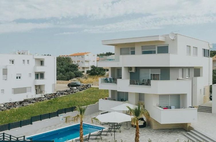 Vakantiehuis Pool Villa Aldura