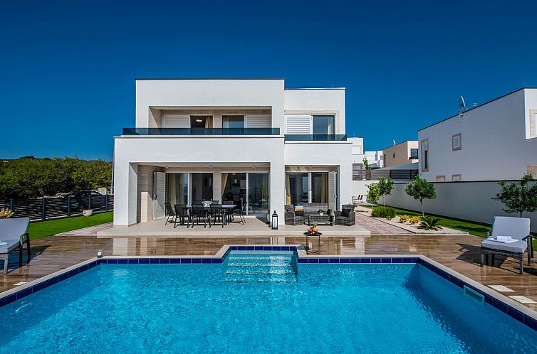 Vakantiehuis Luxuriöse Villen Royal II