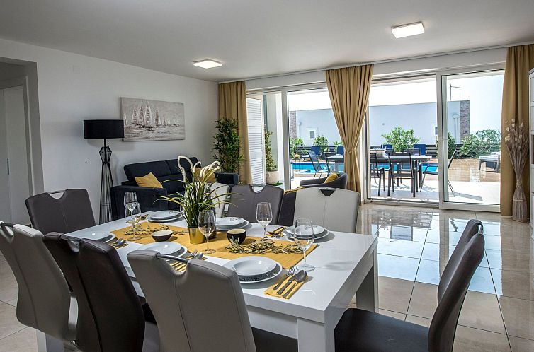 Vakantiehuis Luxuriöse Villen Royal II