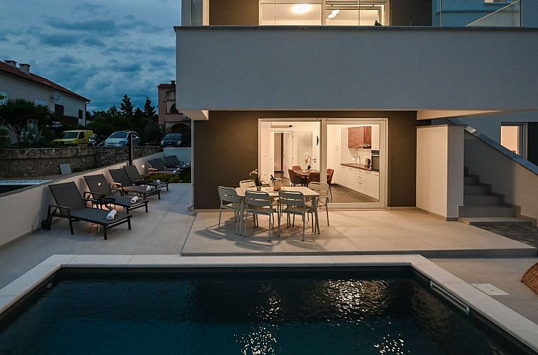 Vakantiehuis Villa mit privatem Pool für 20 Personen