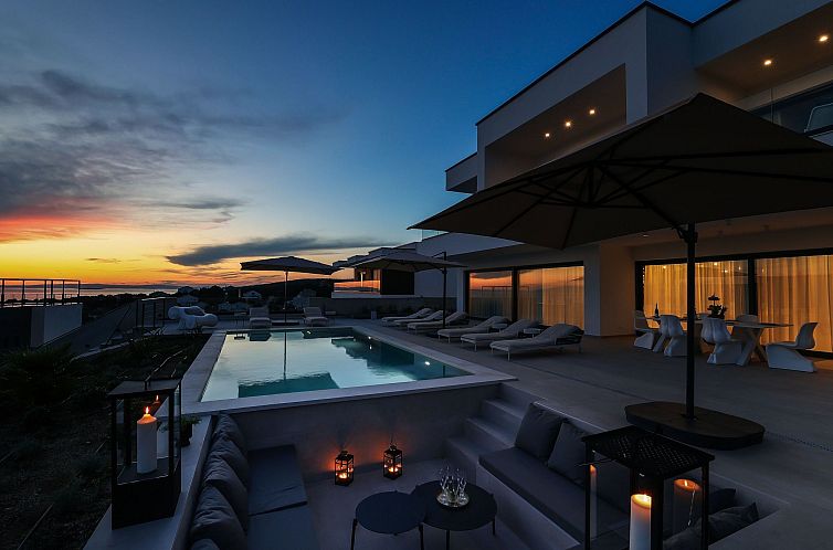 Vakantiehuis Luxuriöse Villa 360 - privater beheizter Pool