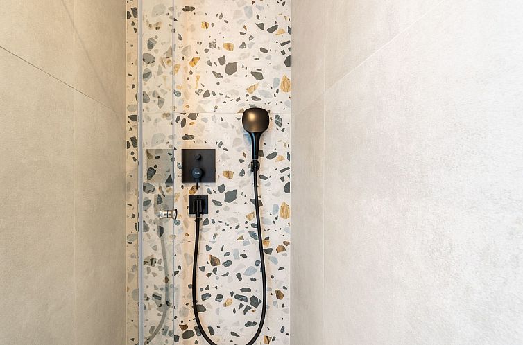 Appartement Vier-Schlafzimmer-Wohnung Dantela mit Tauchbecke