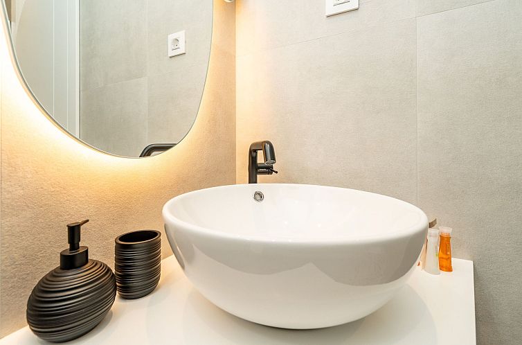 Appartement Vier-Schlafzimmer-Wohnung Dantela mit Tauchbecke