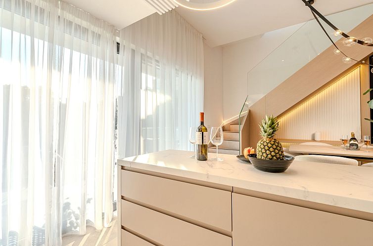 Appartement Vier-Schlafzimmer-Wohnung Dantela mit Tauchbecke