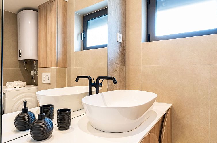 Appartement Vier-Schlafzimmer-Wohnung Dantela mit Tauchbecke