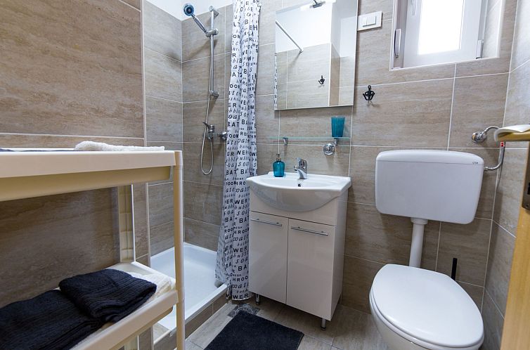Appartement "Raspolic" mit Terrasse