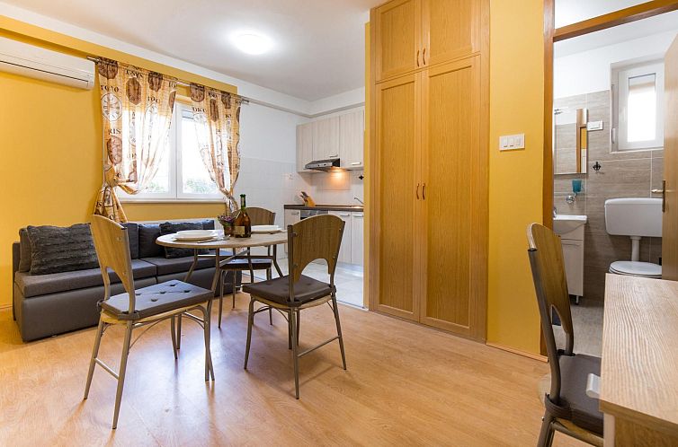 Appartement "Raspolic" mit Terrasse