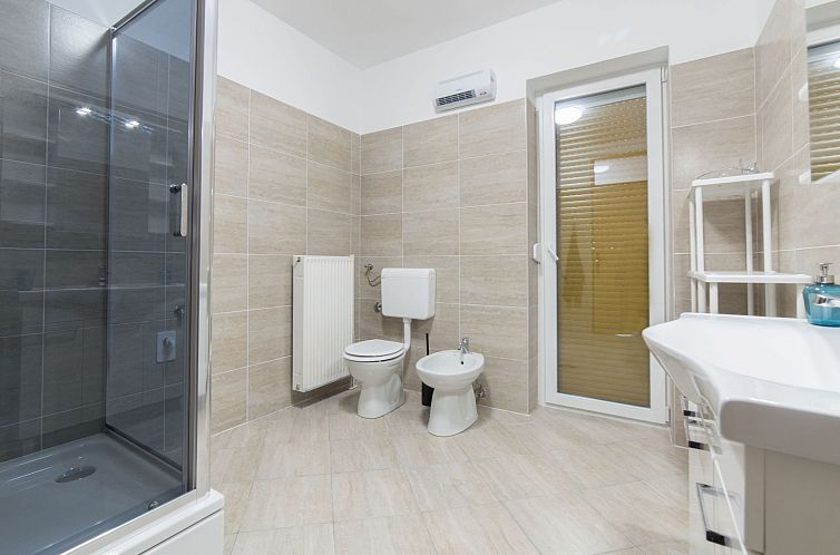 Appartement "Raspolic" mit Terrasse