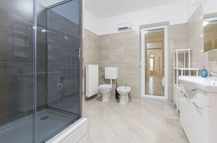 Appartement "Raspolic" mit Terrasse