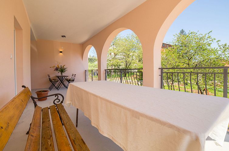 Appartement "Raspolic" mit Terrasse
