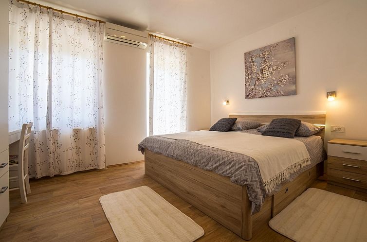 Appartement "Raspolic" mit Terrasse