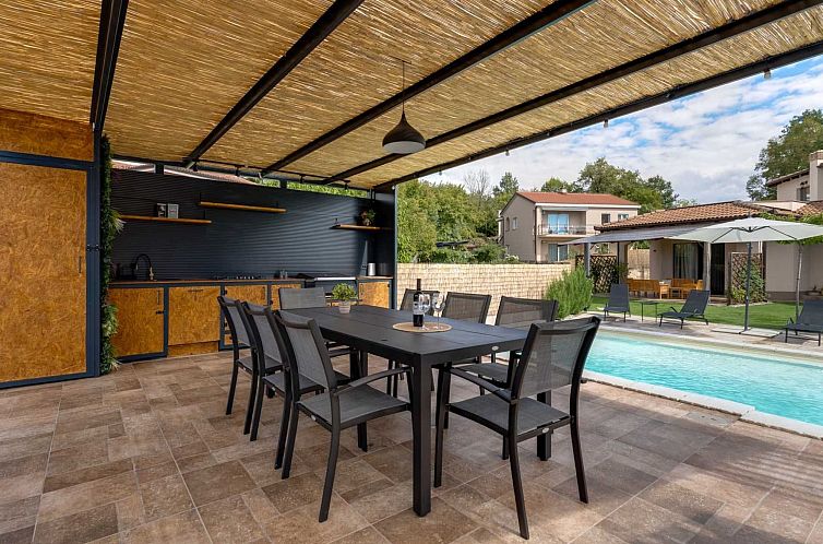 Vakantiehuis Ferienvilla mit Pool, ruhige Aria