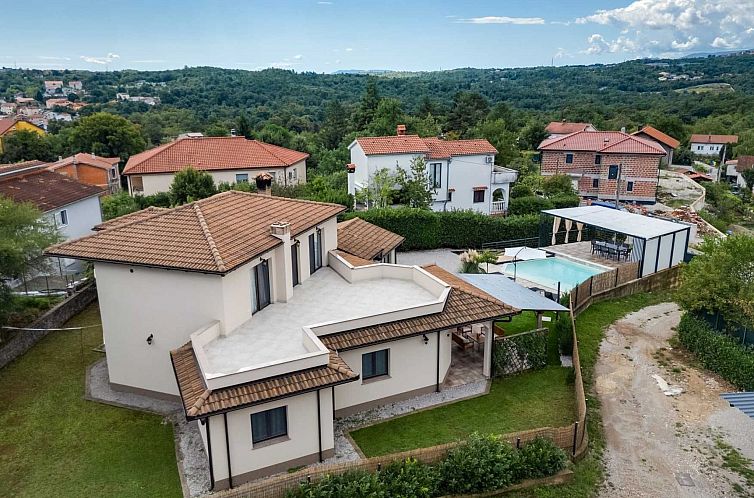 Vakantiehuis Ferienvilla mit Pool, ruhige Aria