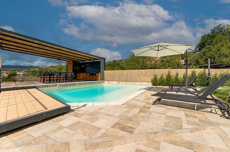 Vakantiehuis Ferienvilla mit Pool, ruhige Aria