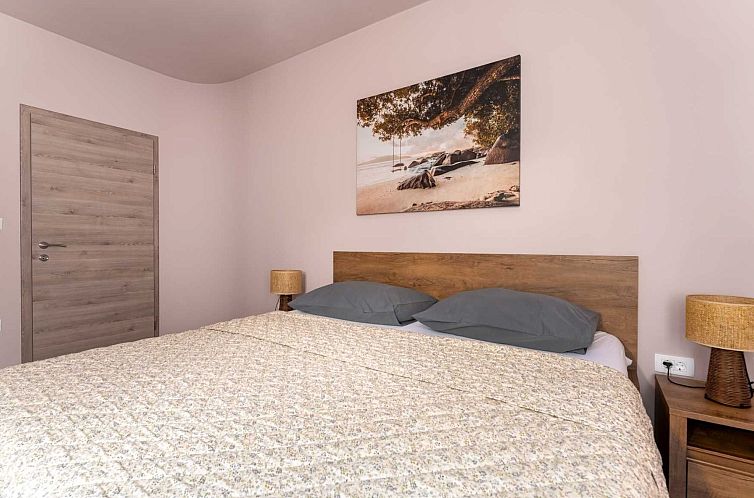 Vakantiehuis Ferienvilla mit Pool, ruhige Aria