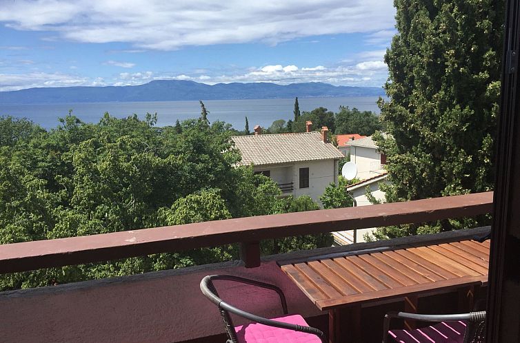 Appartement mit einer überdachten Terrasse