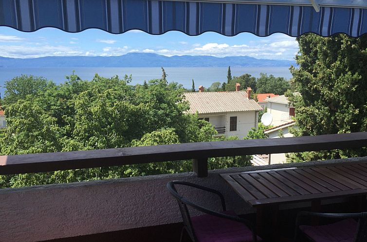 Appartement mit einer überdachten Terrasse
