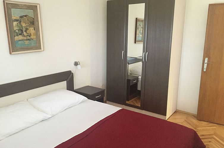 Appartement mit einer überdachten Terrasse