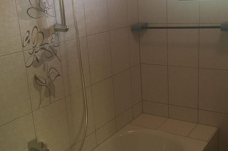 Appartement mit einer überdachten Terrasse