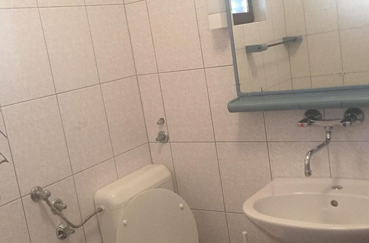 Appartement mit einer überdachten Terrasse