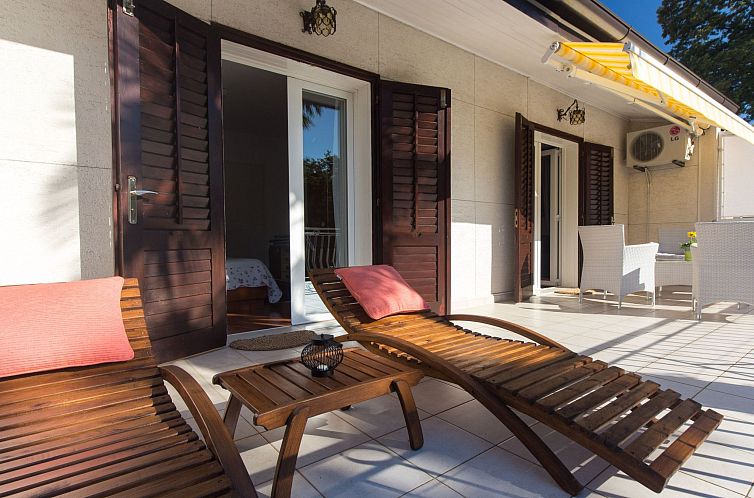 Appartement Wohnung "Villa Karmen" direkt am Strand