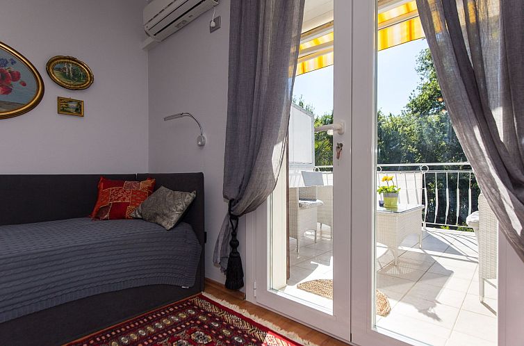 Appartement Wohnung "Villa Karmen" direkt am Strand