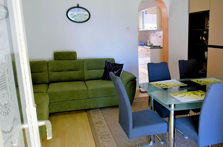 Appartement mit einer überdachten Terrasse