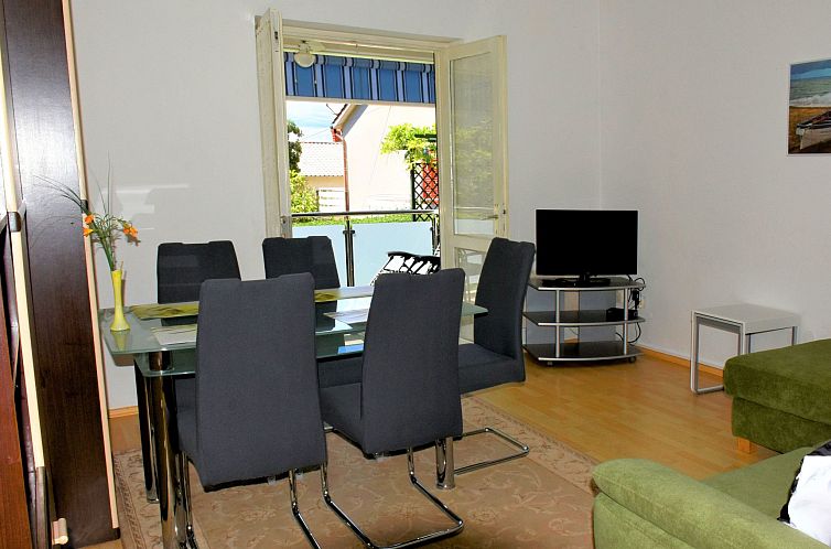 Appartement mit einer überdachten Terrasse