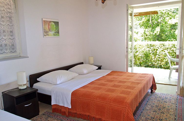 Appartement mit einer überdachten Terrasse