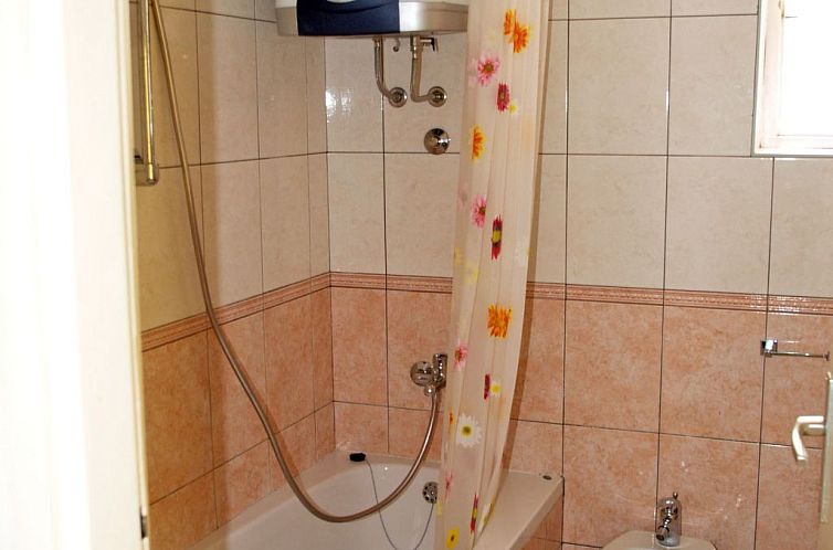Appartement mit einer überdachten Terrasse
