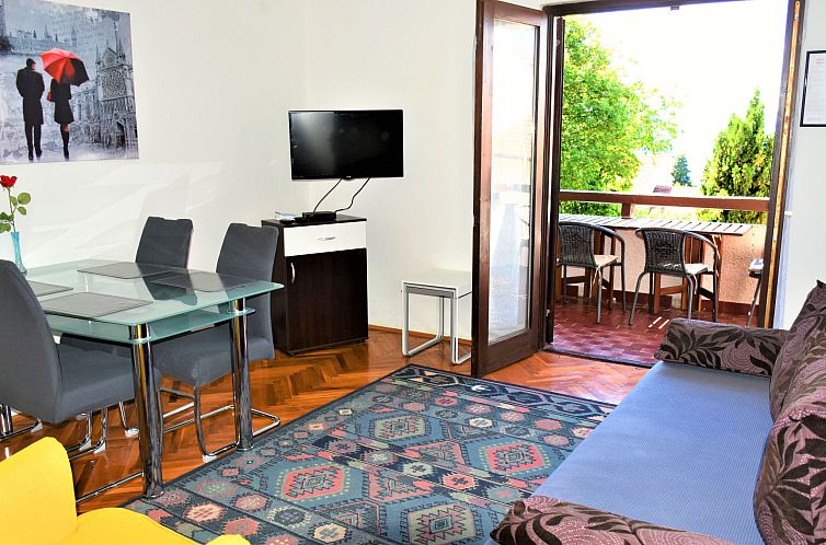 Appartement Wohnung in Njivice mit Terrasse und Garten