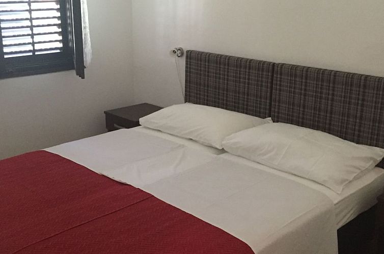 Appartement Wohnung in Njivice mit Terrasse und Garten
