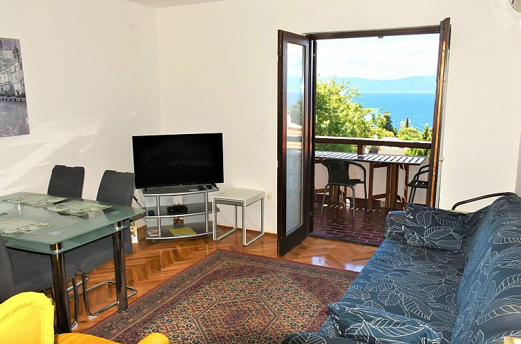 Appartement mit einem privaten Balkon mit Meerblick