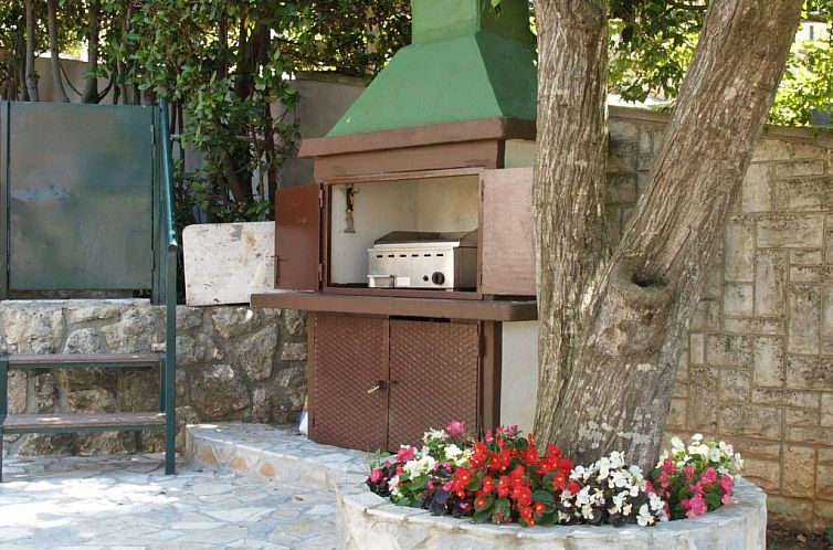 Appartement mit einer überdachten Terrasse