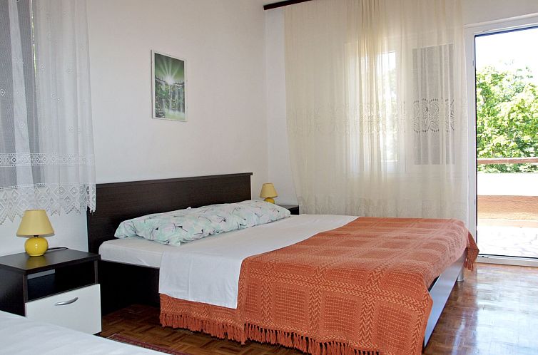 Appartement mit einer überdachten Terrasse