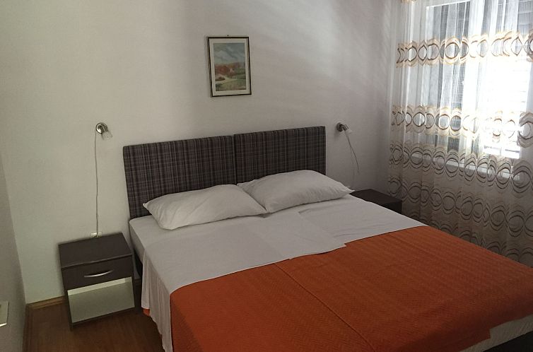 Appartement mit einer überdachten Terrasse