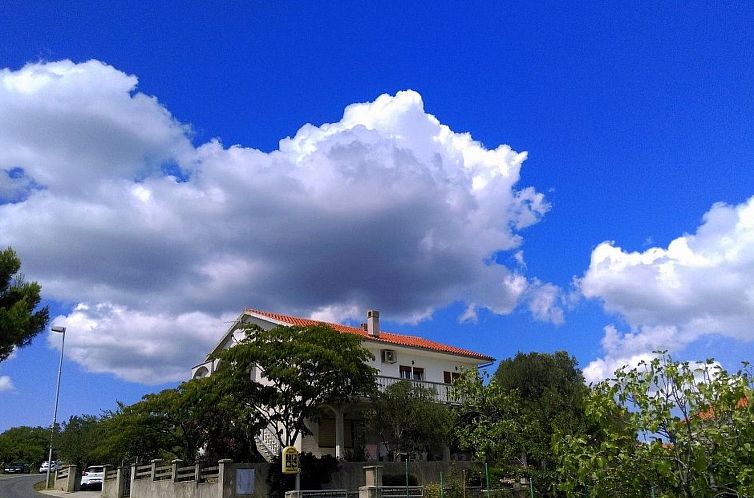 Appartement Geräumige Wohnung in Krk mit Garten und Terrass