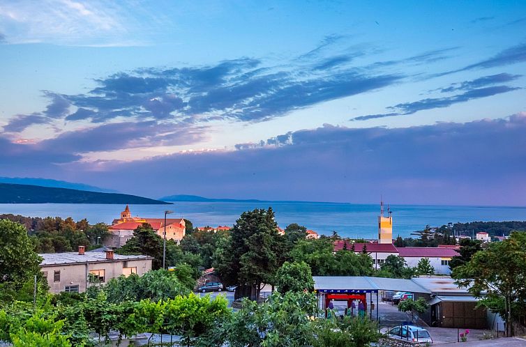 Appartement Geräumige Wohnung in Krk mit Garten und Terrass
