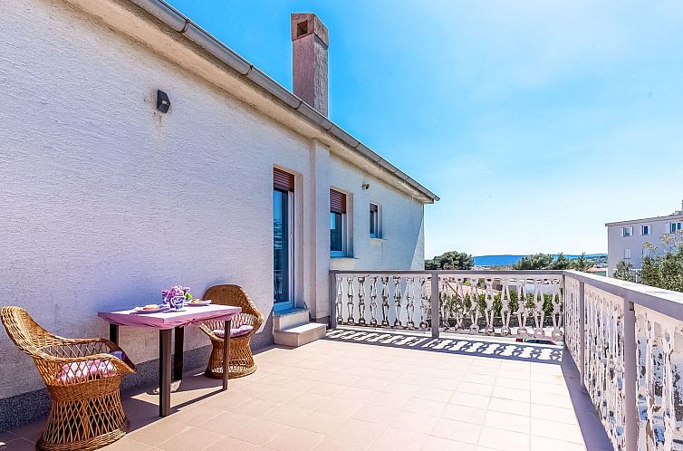 Appartement Geräumige Wohnung in Krk mit Garten und Terrass