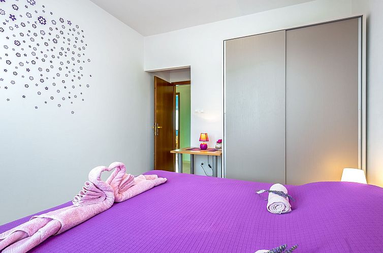 Appartement Geräumige Wohnung in Krk mit Garten und Terrass