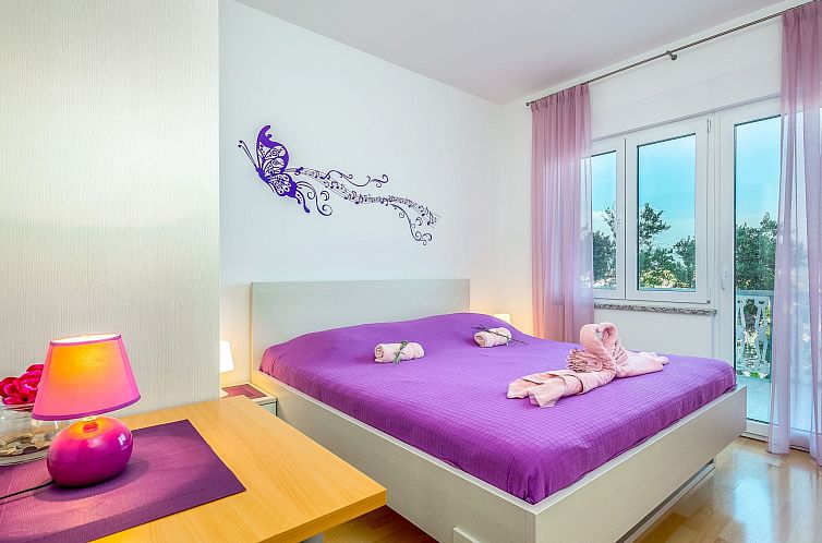 Appartement Geräumige Wohnung in Krk mit Garten und Terrass